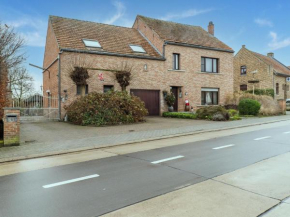 Snug holiday home in Zoutleeuw with private pool